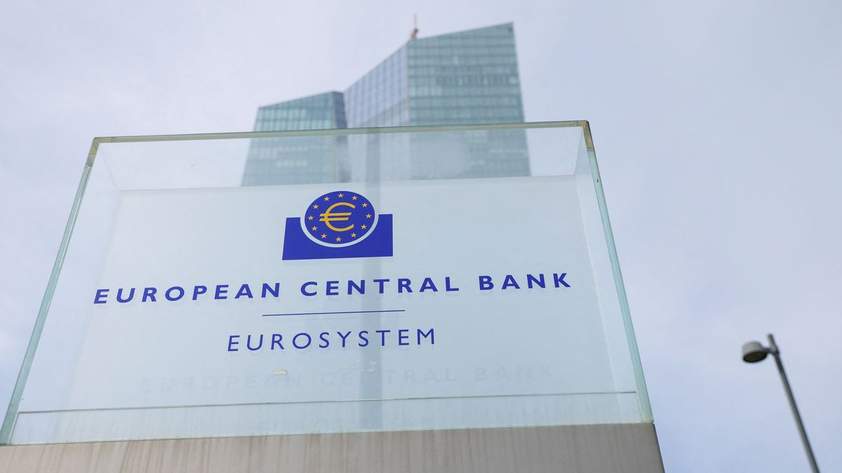 ECB navzdory rozbouřeným trhům zvýšila základní sazby o půl procentního bodu
